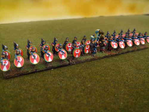 10mm Late Roman armored infantry holding dart